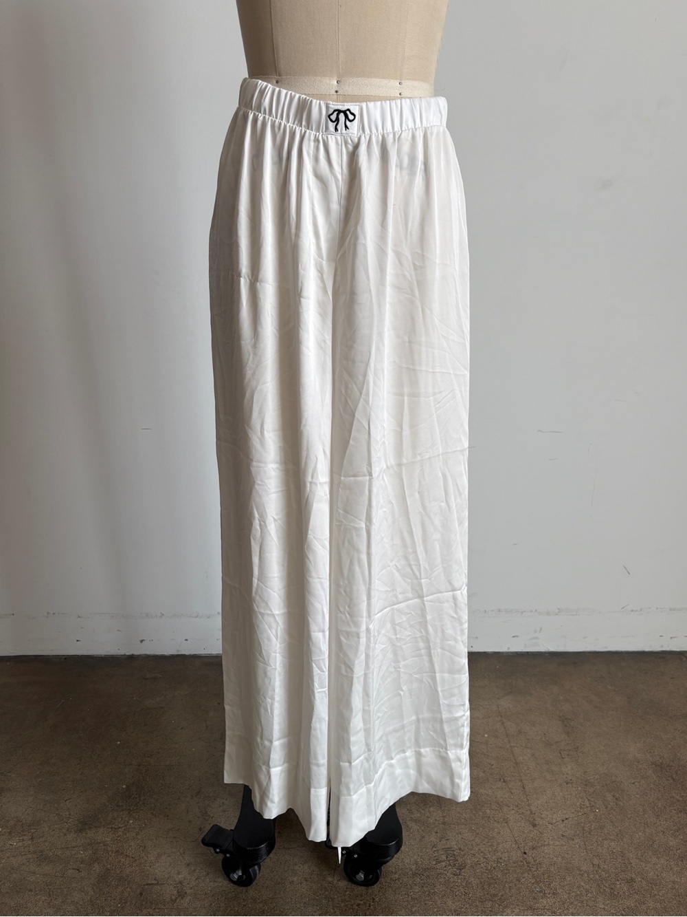 NWT For Love & Lemons Elastic-Waist Satin Wide Leg Sleep Pants in White Sz Small